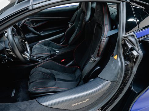 Used 2024 McLaren 750S Spider RWD image 4