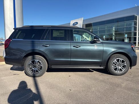 New 2026 Ford Expedition Active image 15