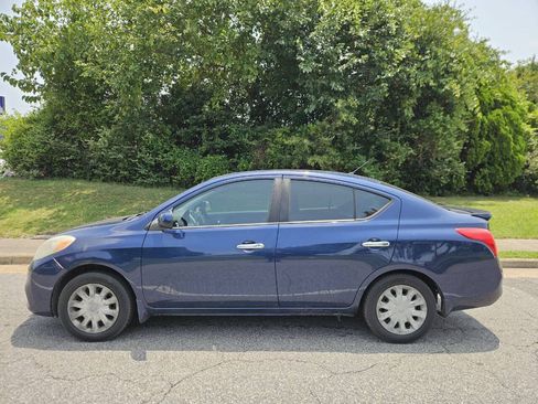 Used 2014 Nissan Versa SV FWD image 1