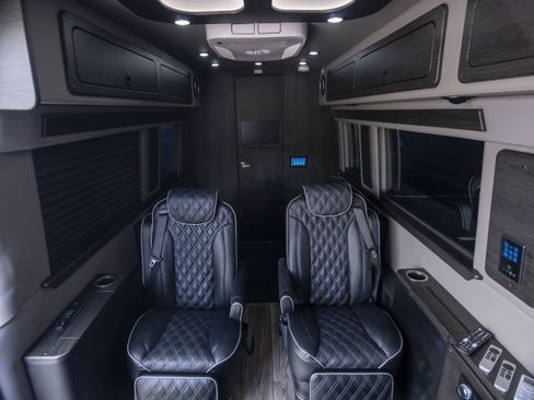 Used 2023 Mercedes-Benz Sprinter 3500 image 23
