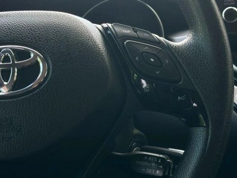 Used 2021 Toyota C-HR LE FWD image 28