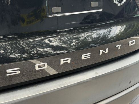 Certified 2022 Kia Sorento S w/ Panoramic Sunroof Package AWD/4WD image 16