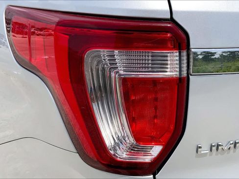 Used 2019 Ford Explorer Limited w/ Class III Trailer Tow Package FWD image 28
