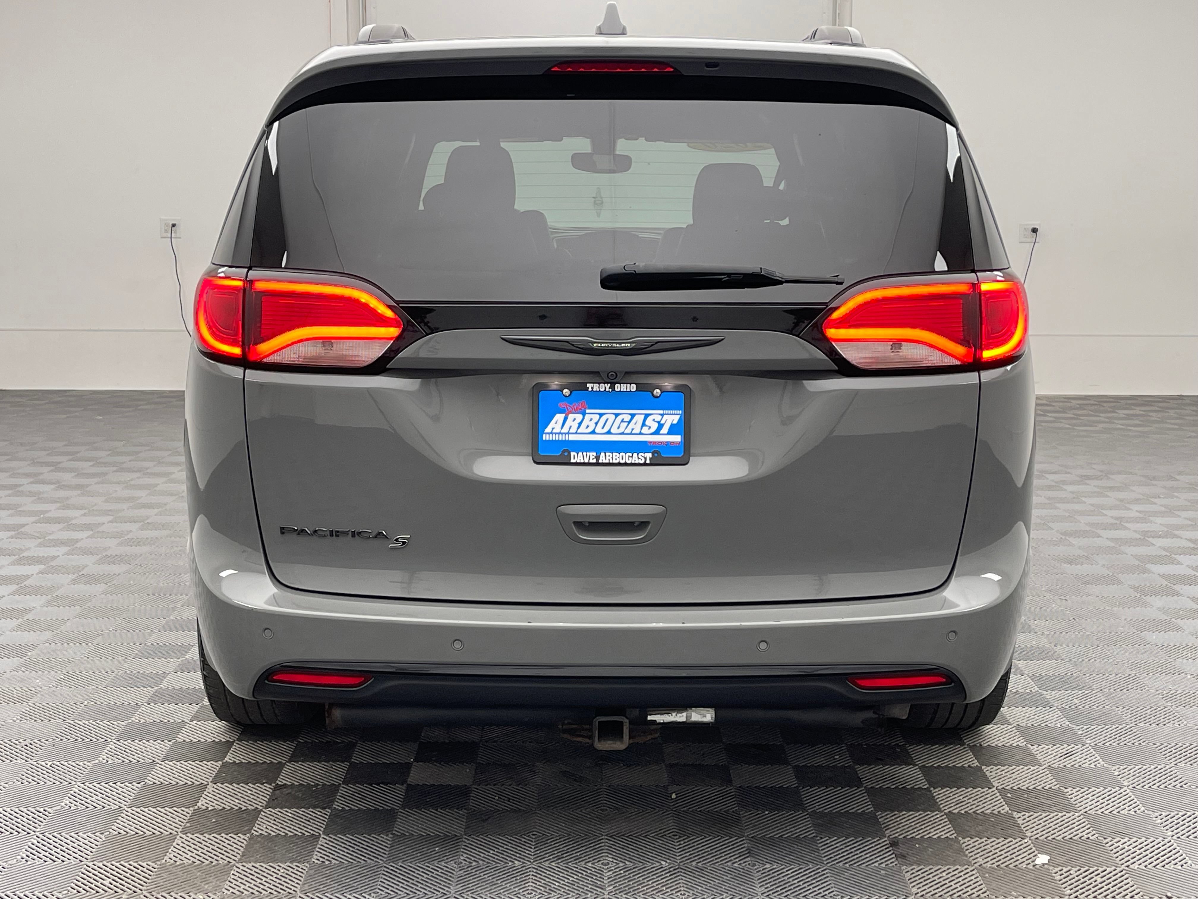 Used 2020 Chrysler Pacifica Touring-L Plus w/ S Appearance Package FWD image 8