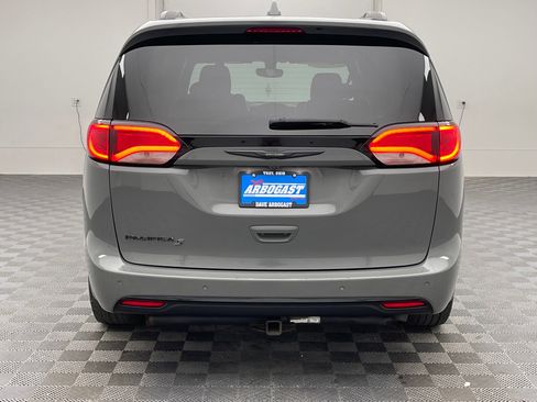 Used 2020 Chrysler Pacifica Touring-L Plus w/ S Appearance Package FWD image 8