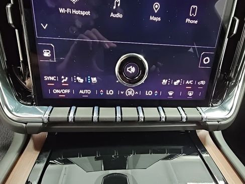 New 2025 GMC Yukon XL Denali w/ Sun & Power Step Package image 19