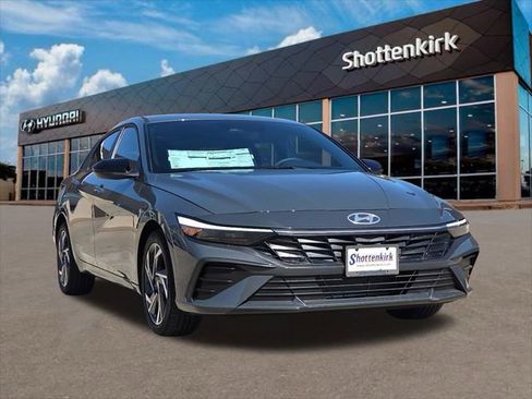 Certified 2025 Hyundai Elantra Sport image 3