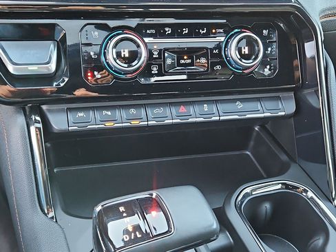 Used 2023 GMC Sierra 1500 AT4 w/ Technology Package image 28