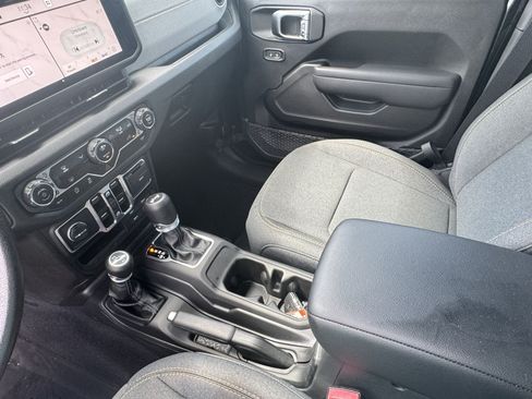 Used 2025 Jeep Wrangler Unlimited Sport AWD/4WD image 16