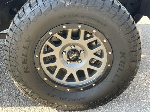 Used 2018 Jeep Wrangler Unlimited Sahara w/ Uconnect 4C Nav & Sound Group AWD/4WD image 8