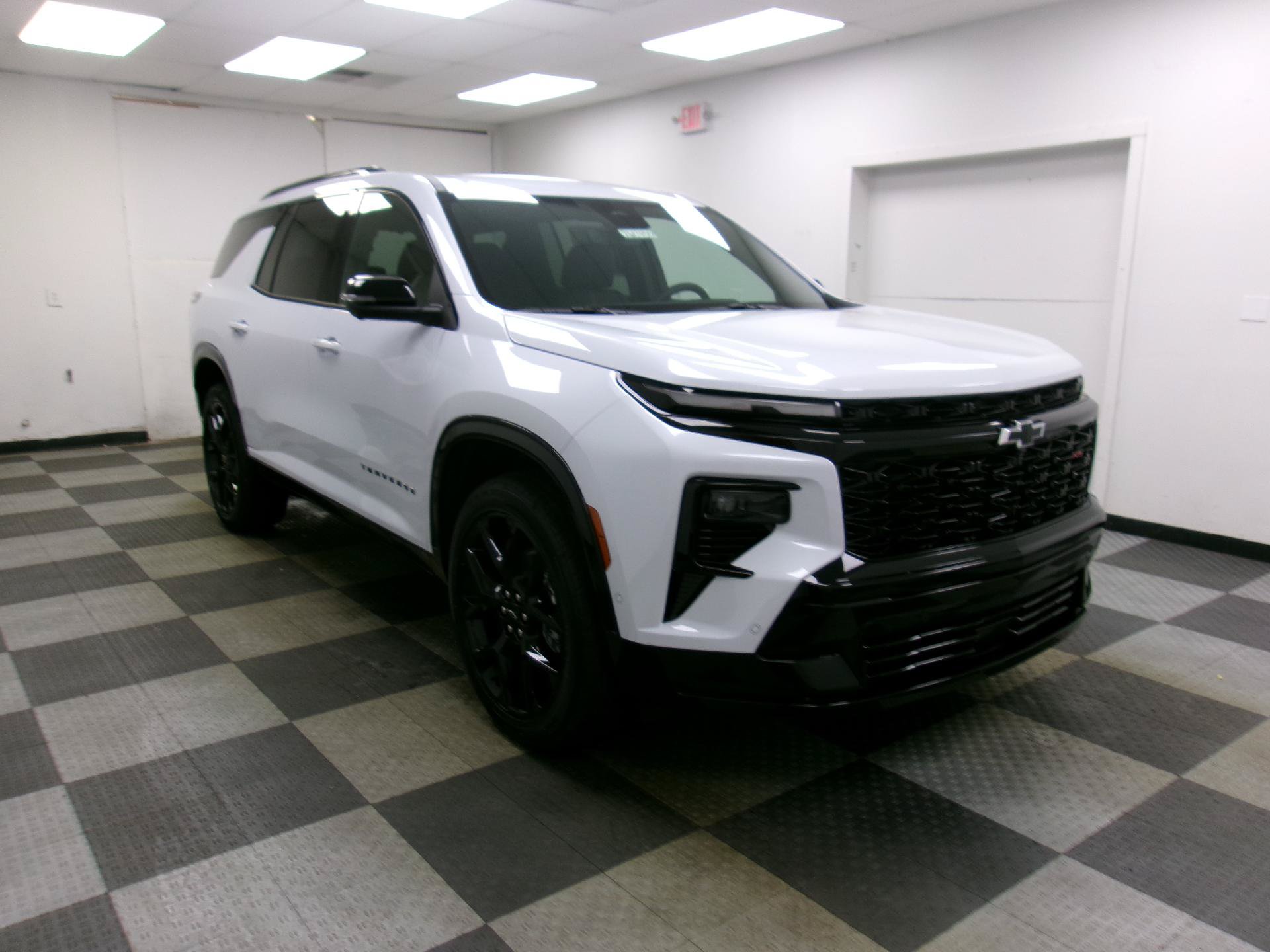 New 2026 Chevrolet Traverse RS w/ LPO, Floor Liner Package FWD image 8