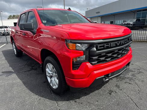 Used 2025 Chevrolet Silverado 1500 Custom image 4