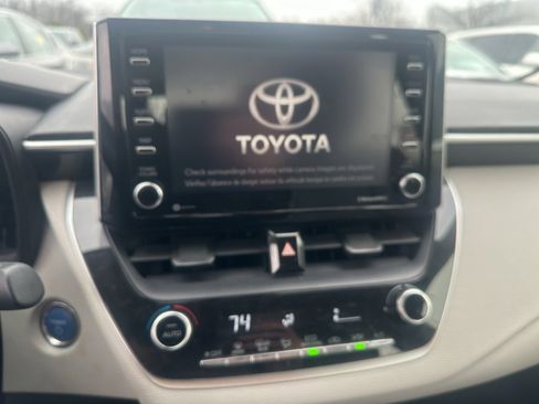 Used 2021 Toyota Corolla LE image 9
