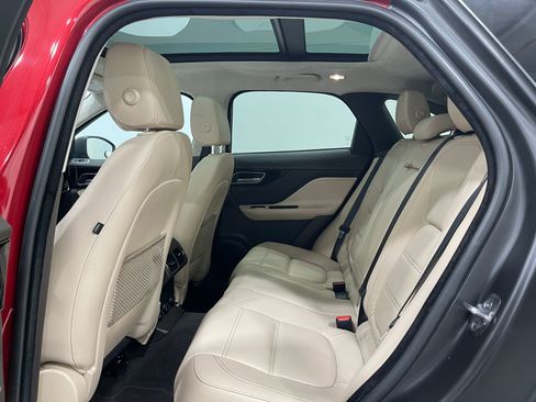 Used 2019 Jaguar F-PACE Prestige image 31