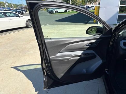Used 2027 Chevrolet Bolt LT w/ Comfort Package FWD image 25