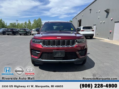 Used 2025 Jeep Grand Cherokee Laredo X w/ Luxury Tech Group I AWD/4WD image 2