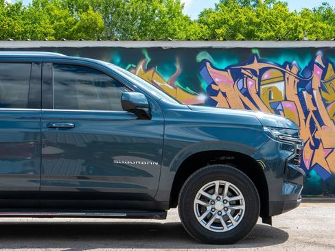 Used 2021 Chevrolet Suburban LT RWD image 11