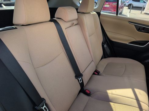 Used 2021 Toyota RAV4 LE FWD image 10