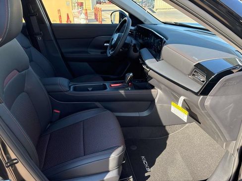 New 2026 Nissan Kicks SR w/ Illumination Package FWD image 20