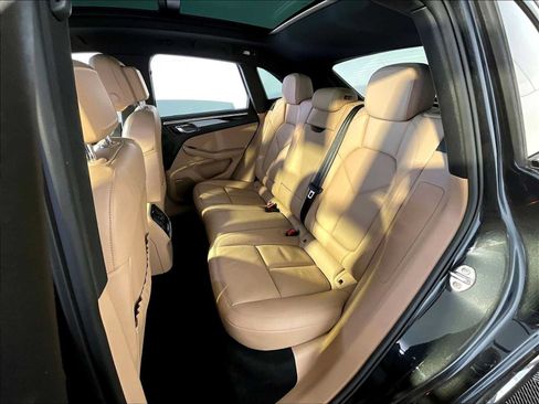 Certified 2020 Porsche Macan AWD/4WD image 24