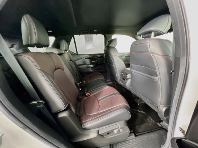 Used 2025 Honda Pilot Black Edition image 29