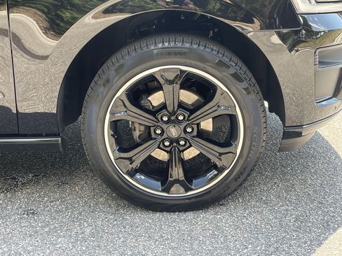 Used 2024 Ford Expedition Limited AWD/4WD image 12