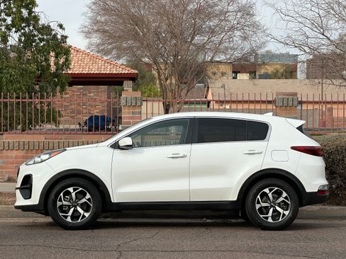 Used 2021 Kia Sportage LX FWD image 3