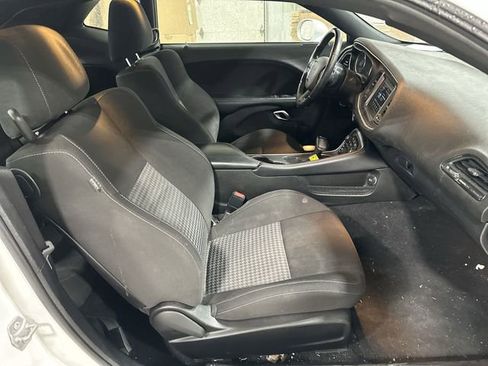 Used 2022 Dodge Challenger GT image 28