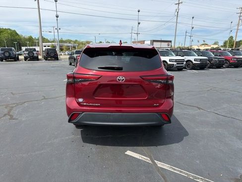 Used 2023 Toyota Highlander XLE image 6