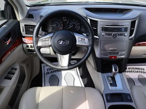 Used 2010 Subaru Outback 2.5i Limited AWD/4WD image 5