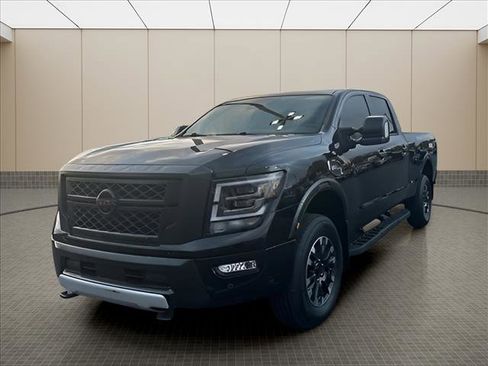 Used 2024 Nissan Titan PRO-4X w/ Pro-4x Convenience Package image 6