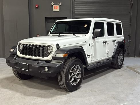 Used 2024 Jeep Wrangler Unlimited Sport AWD/4WD image 3