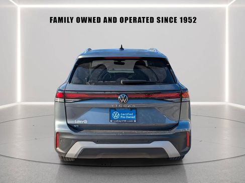 Certified 2025 Volkswagen Tiguan SE FWD image 5