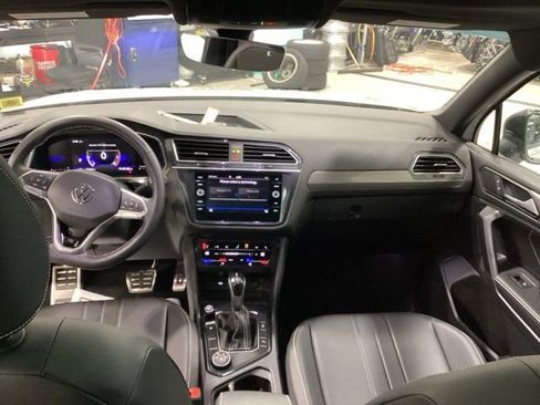 Used 2023 Volkswagen Tiguan SE R-Line image 8