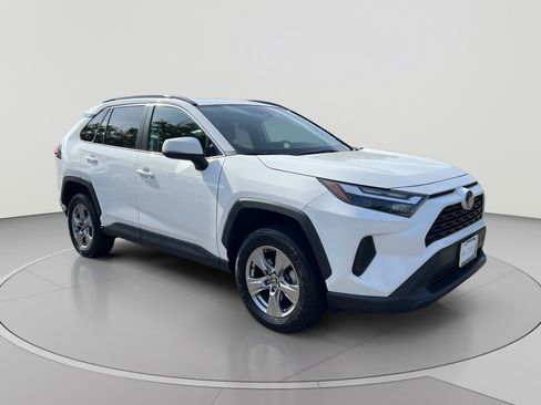 Used 2022 Toyota RAV4 XLE w/ Convenience Package AWD/4WD image 7