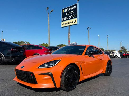 Used 2023 Toyota GR86 10th Anniversary SE image 1