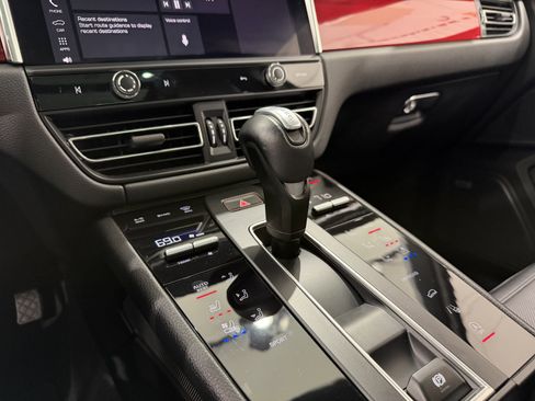 Certified 2024 Porsche Macan image 39