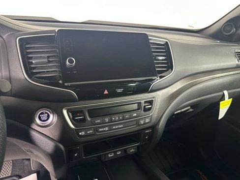 Used 2025 Honda Ridgeline TrailSport image 16