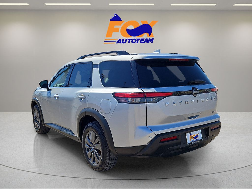Used 2024 Nissan Pathfinder SV FWD image 3