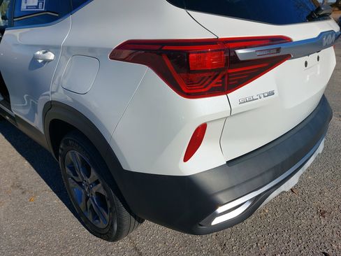 Used 2023 Kia Seltos S w/ Navigation Package image 34