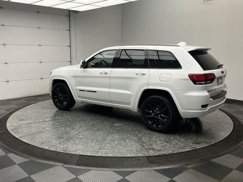 Used 2019 Jeep Grand Cherokee Altitude AWD/4WD image 2