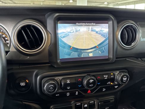 Used 2020 Jeep Wrangler Unlimited Sahara w/ Uconnect 4C Nav & Sound Group AWD/4WD image 26