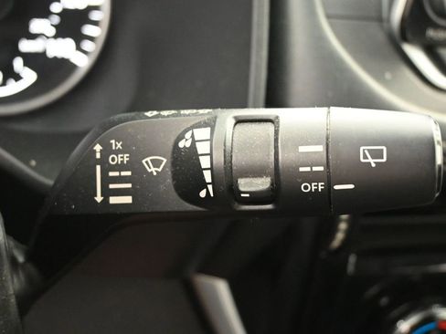 Used 2022 Nissan Rogue SV FWD image 14