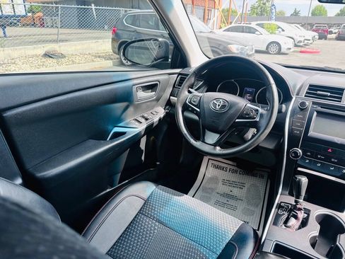 Used 2015 Toyota Camry SE FWD image 12