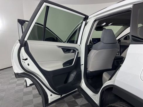 Used 2024 Toyota RAV4 XLE image 43