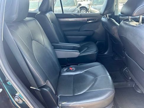 Used 2021 Toyota Highlander Limited AWD/4WD image 19