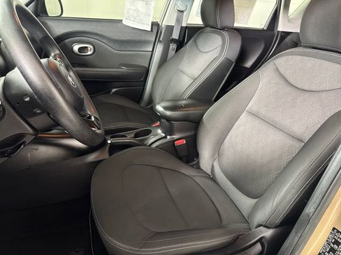 Used 2015 Kia Soul FWD image 11