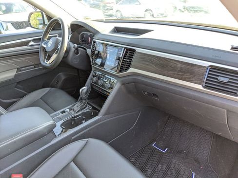 Used 2023 Volkswagen Atlas SE w/ Panoramic Sunroof Package image 6