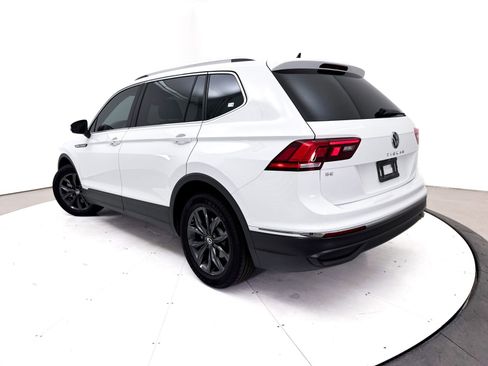 Used 2022 Volkswagen Tiguan SE FWD image 2