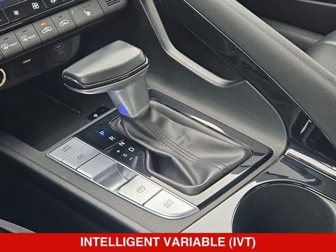 Used 2025 Hyundai Elantra Limited FWD image 31